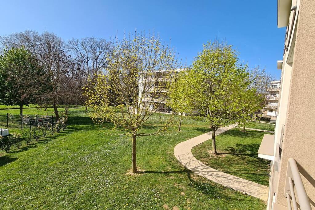 C101 Appartement Disneyland Монтеврен Екстериор снимка